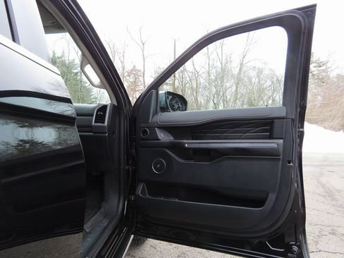 Used 2019 Ford Expedition Platinum image 12