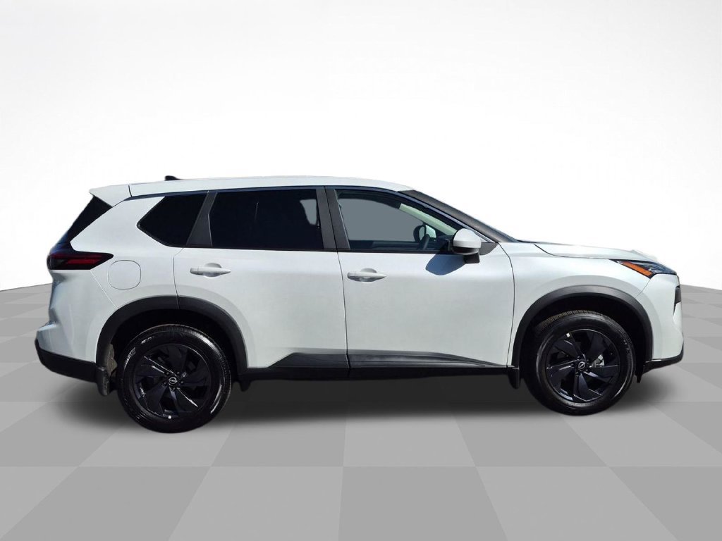 Certified 2026 Nissan Rogue SV FWD image 4