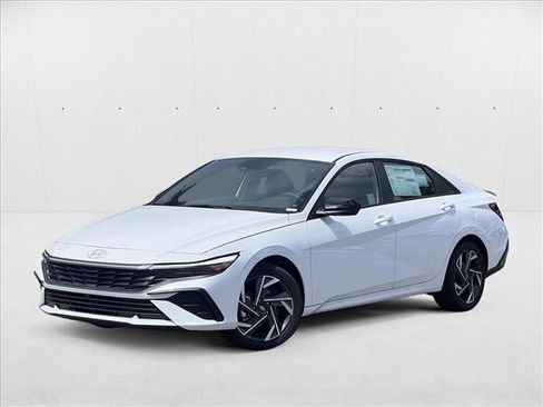 New 2025 Hyundai Elantra SEL image 1
