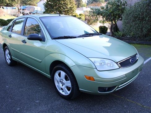 Used 2007 Ford Focus SES image 2