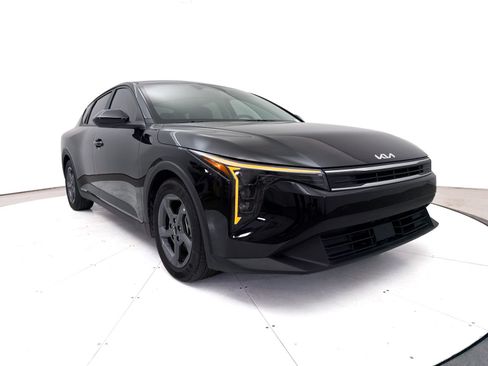 Certified 2025 Kia K4 FWD image 10