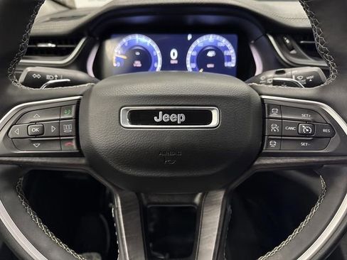 Used 2023 Jeep Grand Cherokee L Limited w/ Luxury Tech Group II image 17