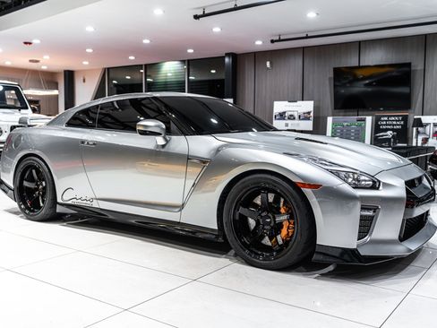 Used 2020 Nissan GT-R Premium image 5