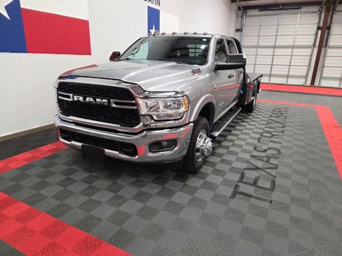 Used 2022 RAM 3500 Tradesman w/ Chrome Appearance Group image 3