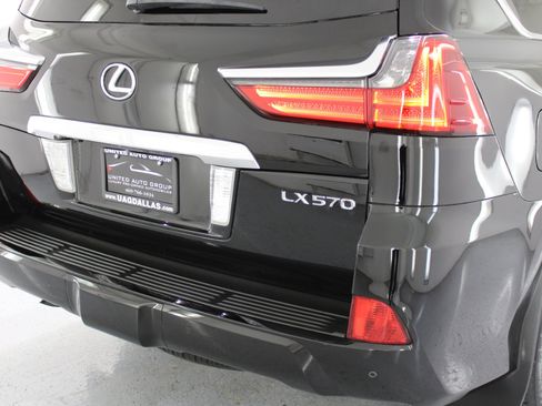 Used 2017 Lexus LX 570 4WD w/ Luxury Package image 23