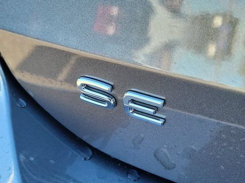 Certified 2025 Volkswagen Taos SE FWD image 6