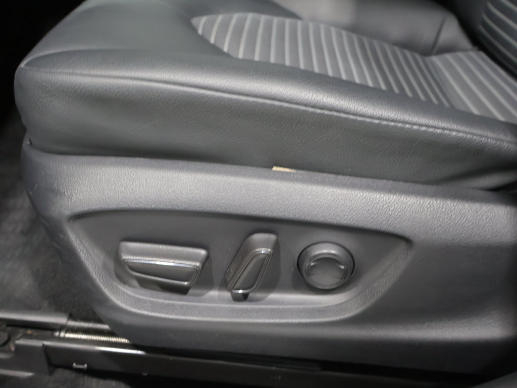 Used 2024 Toyota Camry SE FWD image 11