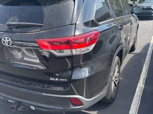 Used 2017 Toyota Highlander XLE w/ Protection Package #3 AWD/4WD image 2