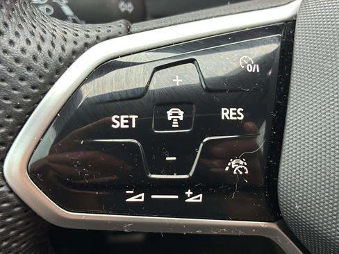 Used 2024 Volkswagen Tiguan SE R-Line w/ MDO Package, Three-Row FWD image 10
