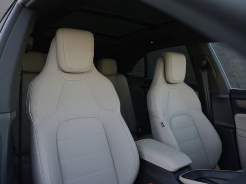 Certified 2025 Porsche Macan 4S Electric image 28