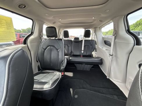Certified 2024 Chrysler Pacifica Limited FWD image 26