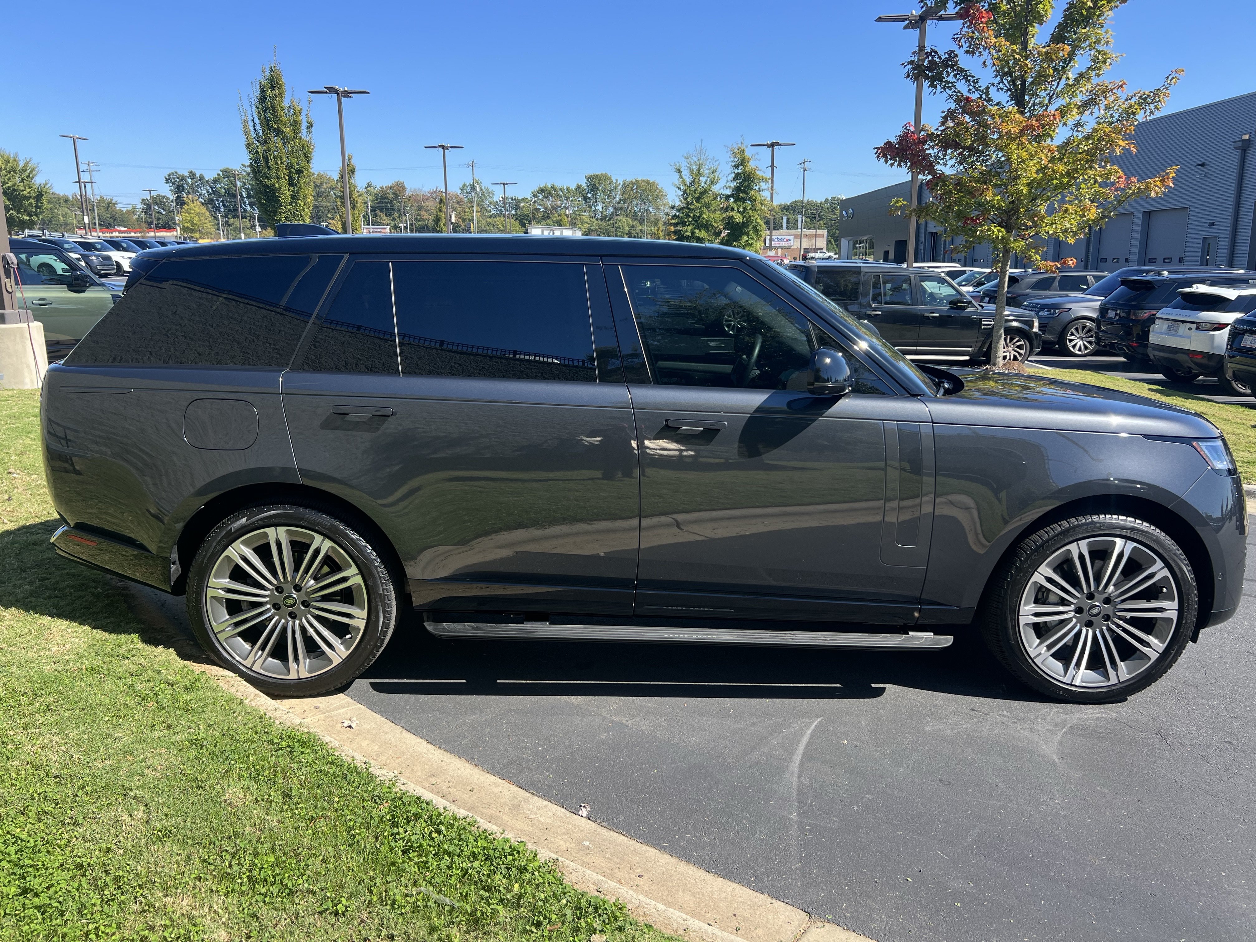 Certified 2024 Land Rover Range Rover Long Wheelbase SE AWD/4WD image 8