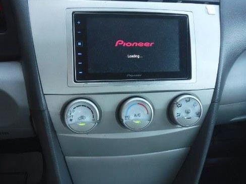 Used 2010 Toyota Camry LE image 13