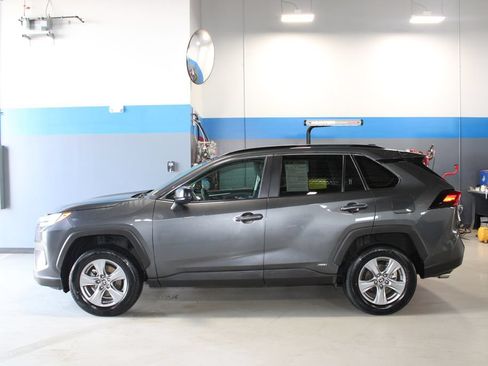 Used 2024 Toyota RAV4 LE AWD/4WD image 8