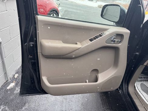 Used 2009 Nissan Frontier SE w/ SE Value Truck Pkg image 14