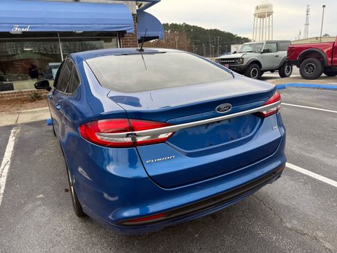 Used 2017 Ford Fusion SE w/ Fusion SE Technology Package image 24
