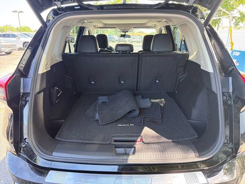Used 2025 Nissan Rogue SV w/ SV Premium Package FWD image 28