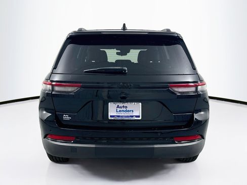 Used 2023 Jeep Grand Cherokee Altitude AWD/4WD image 6