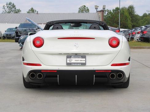 Used 2015 Ferrari California T image 10