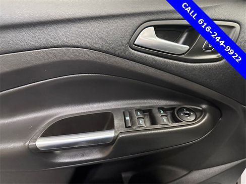 Used 2018 Ford Escape SE image 25