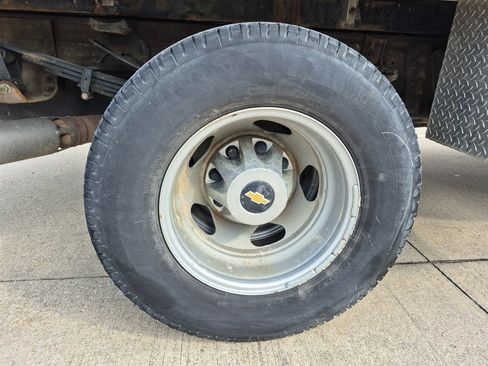 Used 2022 Chevrolet Silverado 3500 LT w/ Convenience Package image 9