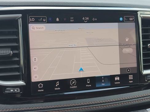 Used 2024 Chrysler Pacifica Pinnacle FWD image 18