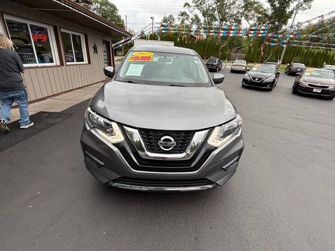 Used 2017 Nissan Rogue S image 4