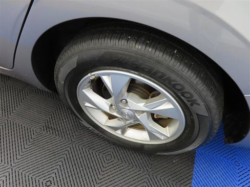 Used 2023 Hyundai Elantra SE FWD image 7