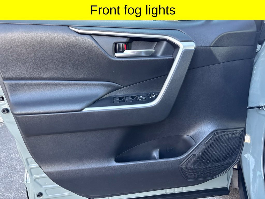 Used 2021 Toyota RAV4 XLE AWD/4WD image 14