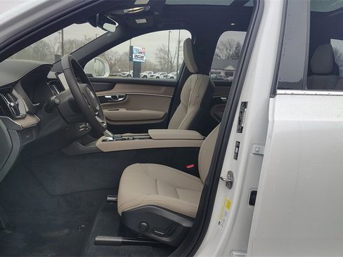 New 2026 Volvo XC90 B6 Plus image 7