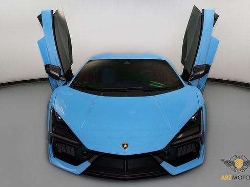 Used 2025 Lamborghini Revuelto image 4