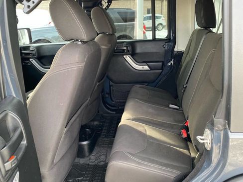 Used 2017 Jeep Wrangler Unlimited Rubicon w/ Cold Weather Group image 19