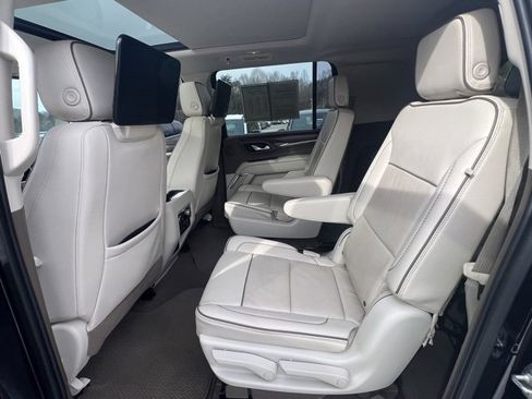 Used 2021 GMC Yukon XL Denali w/ Denali Premium Package image 23