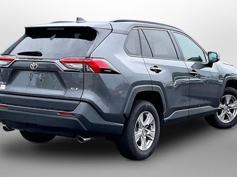 Used 2022 Toyota RAV4 XLE FWD image 11