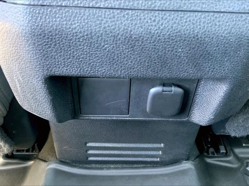 Used 2025 Toyota Tacoma TRD Off-Road image 36