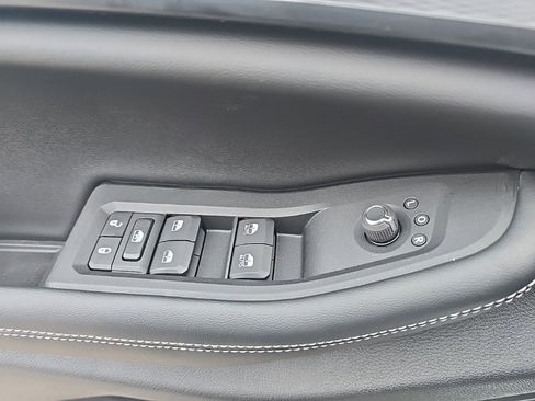 New 2025 Jeep Grand Cherokee Altitude image 19