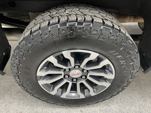 Used 2023 GMC Sierra 1500 AT4 w/ Technology Package image 18