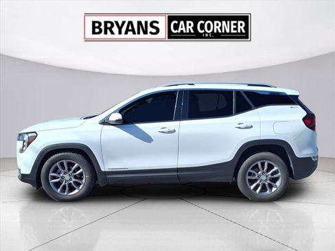 Used 2023 GMC Terrain SLT w/ Tech Package image 17