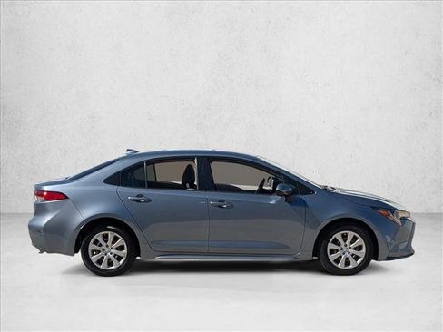 Used 2022 Toyota Corolla LE image 4