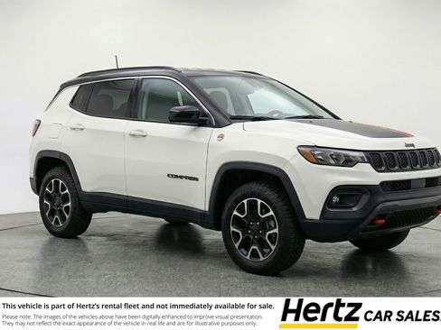 Used 2025 Jeep Compass Trailhawk AWD/4WD image 1
