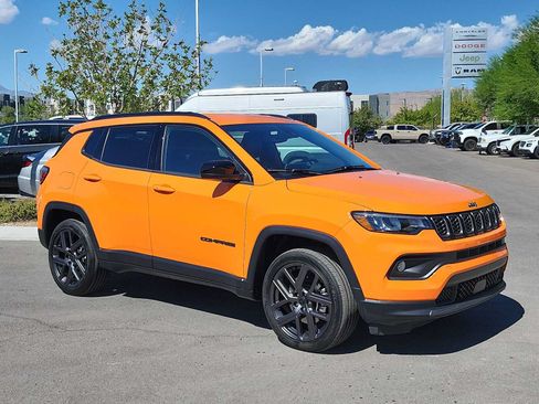 Used 2026 Jeep Compass Latitude AWD/4WD image 2
