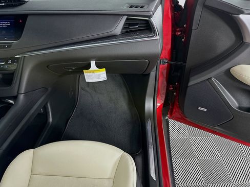 Used 2025 Cadillac XT5 Sportv w/ Technology Package image 33