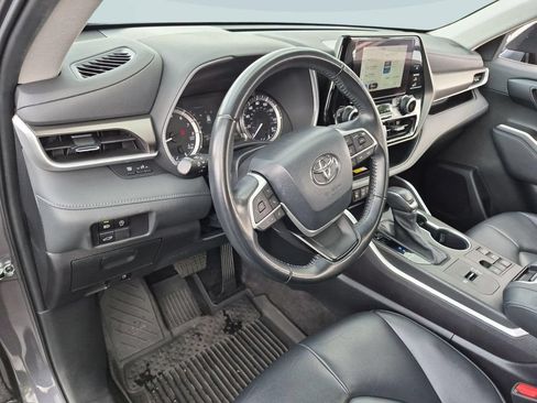 Used 2023 Toyota Highlander XLE FWD image 12