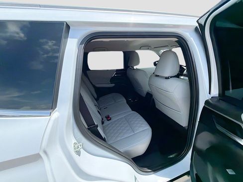 Used 2024 Mitsubishi Outlander SEL FWD image 26
