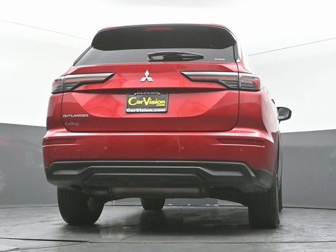 Used 2025 Mitsubishi Outlander ES image 46