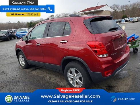 Used 2018 Chevrolet Trax LT w/ LT Convenience Package image 3