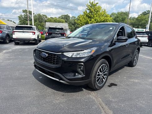 Used 2024 Ford Escape SE FWD image 3