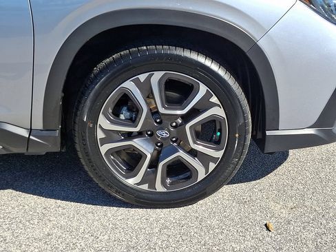 Used 2023 Subaru Ascent Limited w/ Technology Package AWD/4WD image 8