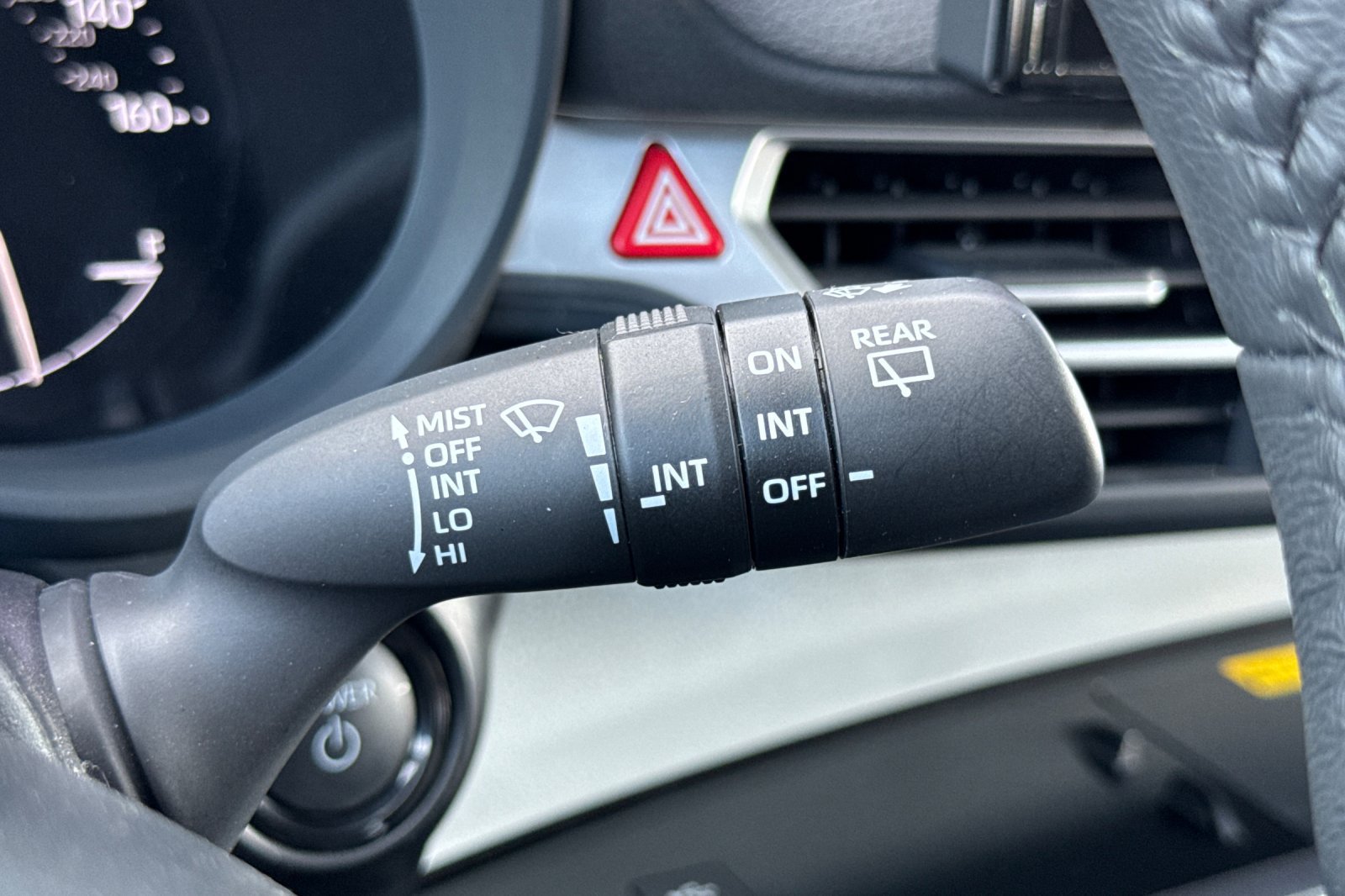 Used 2025 Toyota Sienna XLE FWD image 39