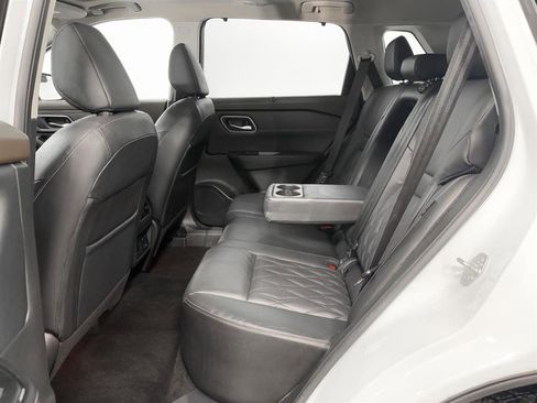 Used 2021 Nissan Rogue Platinum image 6